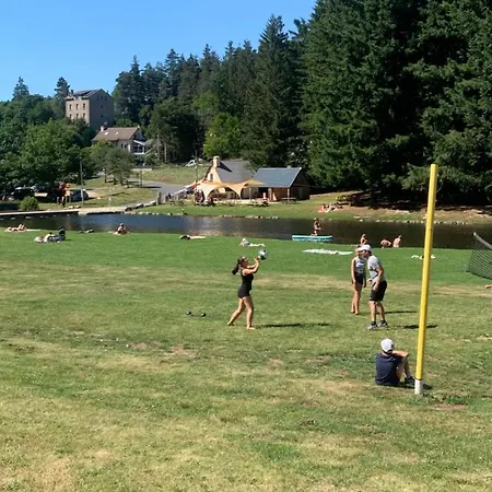 Le Cafe Creme Jardin Parking